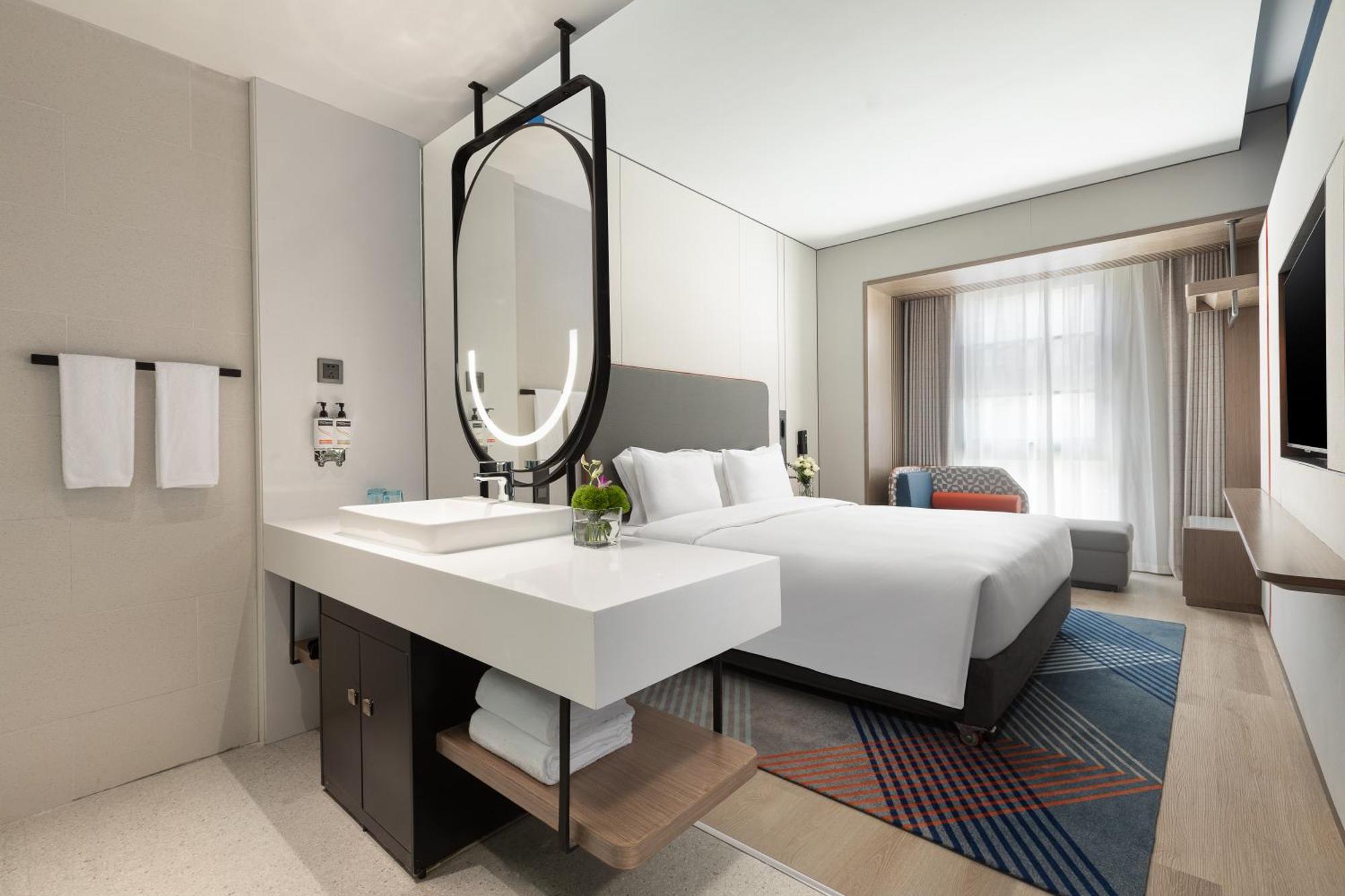 Holiday Inn Express Changfeng Park Shanghai Exterior photo