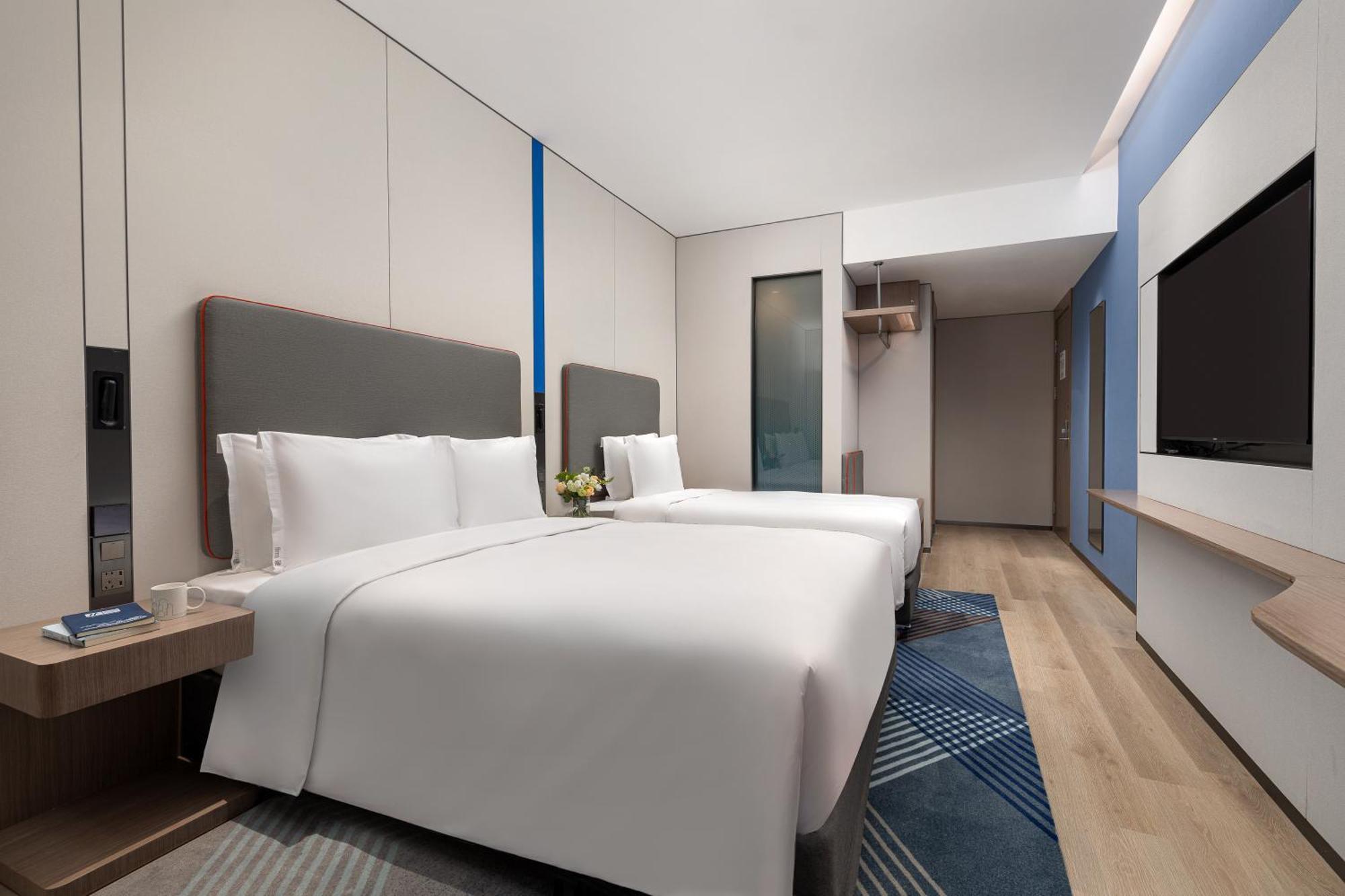 Holiday Inn Express Changfeng Park Shanghai Exterior photo