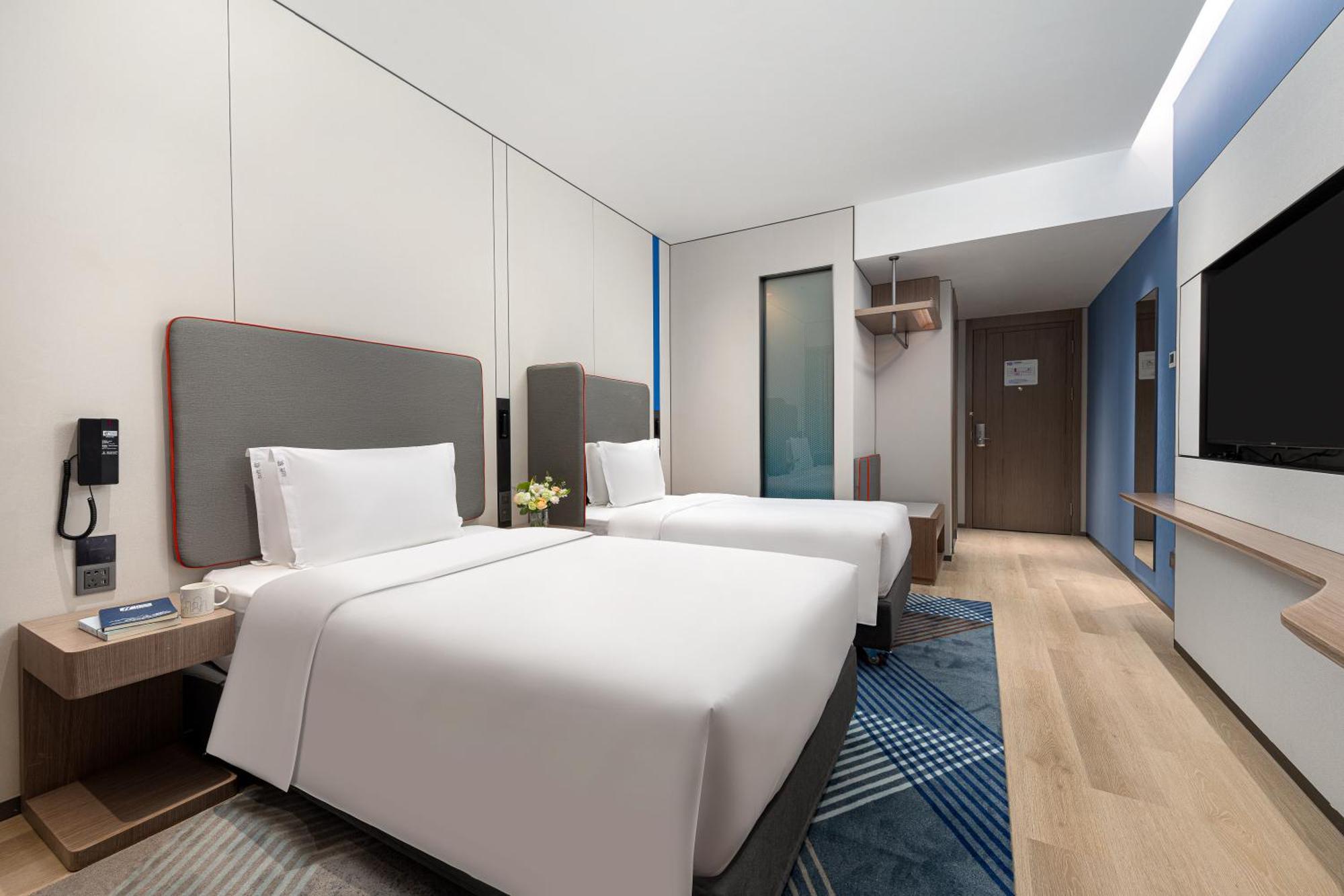Holiday Inn Express Changfeng Park Shanghai Exterior photo