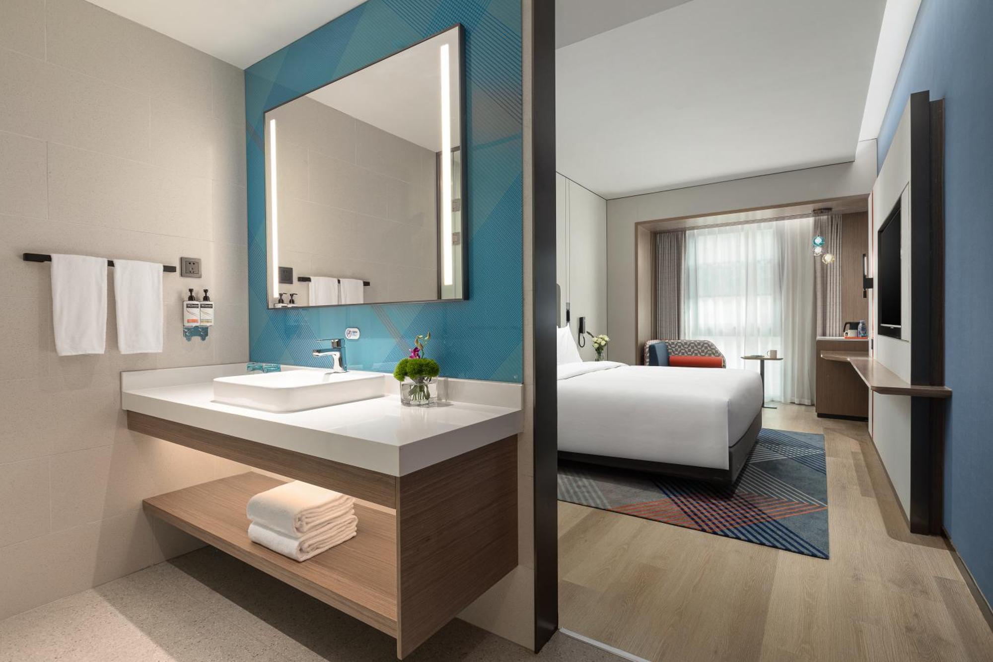 Holiday Inn Express Changfeng Park Shanghai Exterior photo