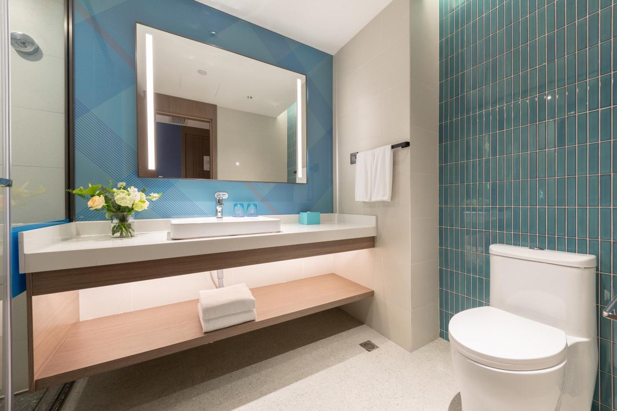 Holiday Inn Express Changfeng Park Shanghai Exterior photo