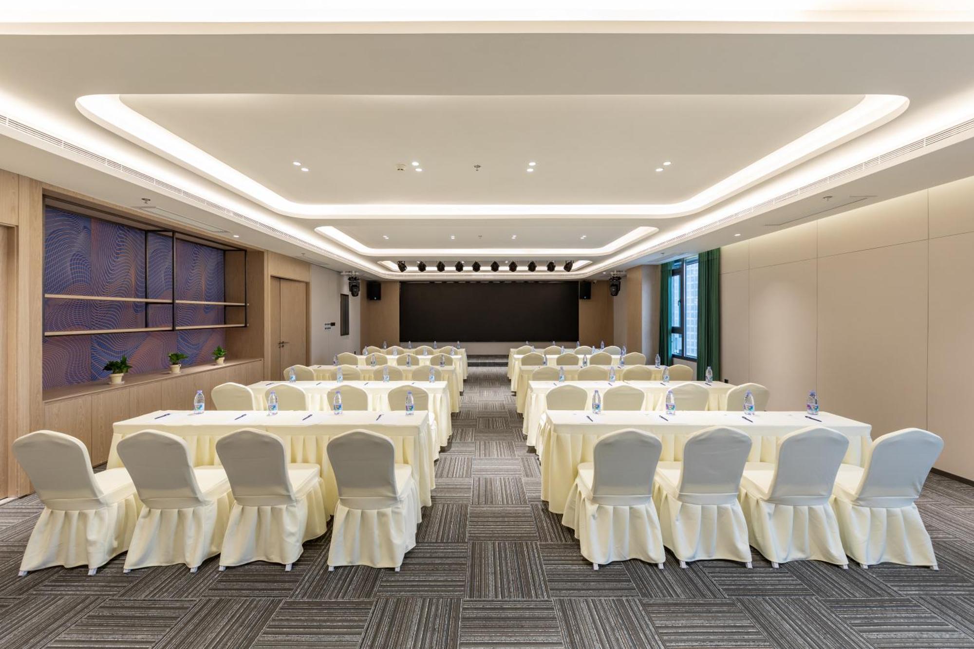 Holiday Inn Express Changfeng Park Shanghai Exterior photo